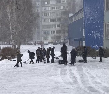 А снег идет, снег идёт...