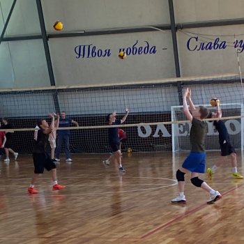 Спортотряд активно проводит тренировки по волейбол